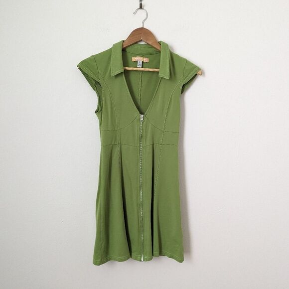 Urban Outfitters UO lime green cap sleeve zipper front v-neck Amal mini dress - Picture 2 of 6